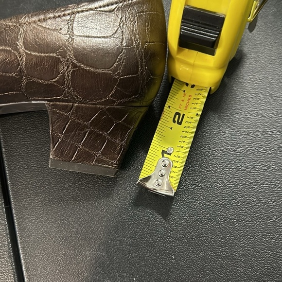 Naturalizer Brown Croc-Embossed Flats with Strap Detail size 9 m - Picture 8 of 8